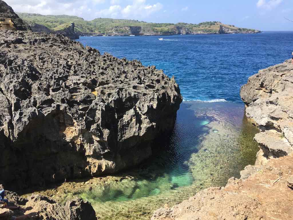 Optimized Gear Selection for Tropical Touring: Balancing Safety and Thermal Comfort