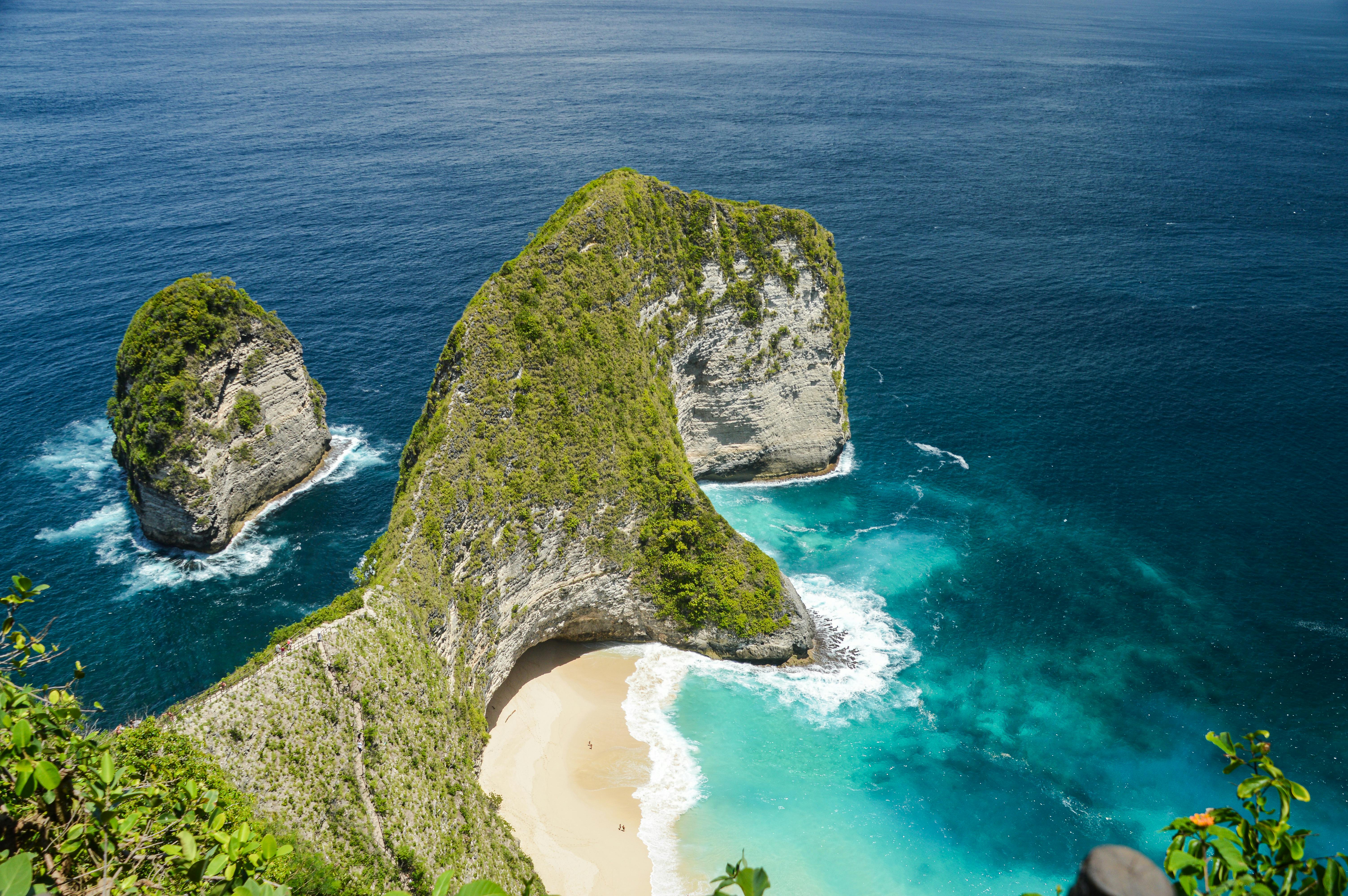 Panduan Strategis Touring Motor di Nusa Penida 2026: Analisis Medan dan Kesiapan Teknis